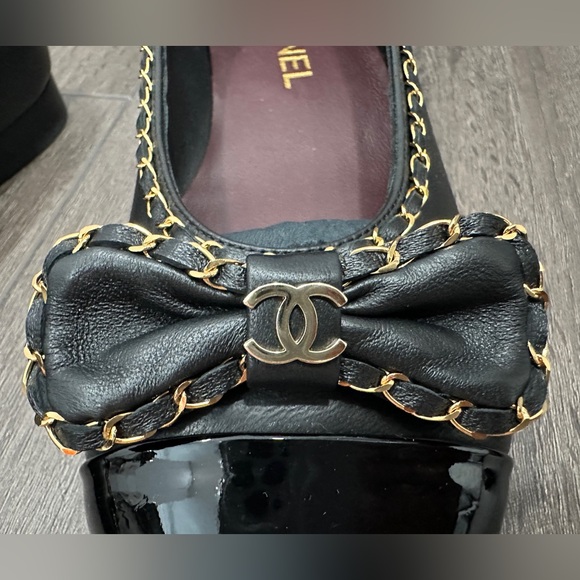 $1.5K 2024 CHANEL CC LOGO BOW BLACK LEATHER GOLD CHAIN BALLET BALLERINA FLATS 38 - Picture 11 of 15